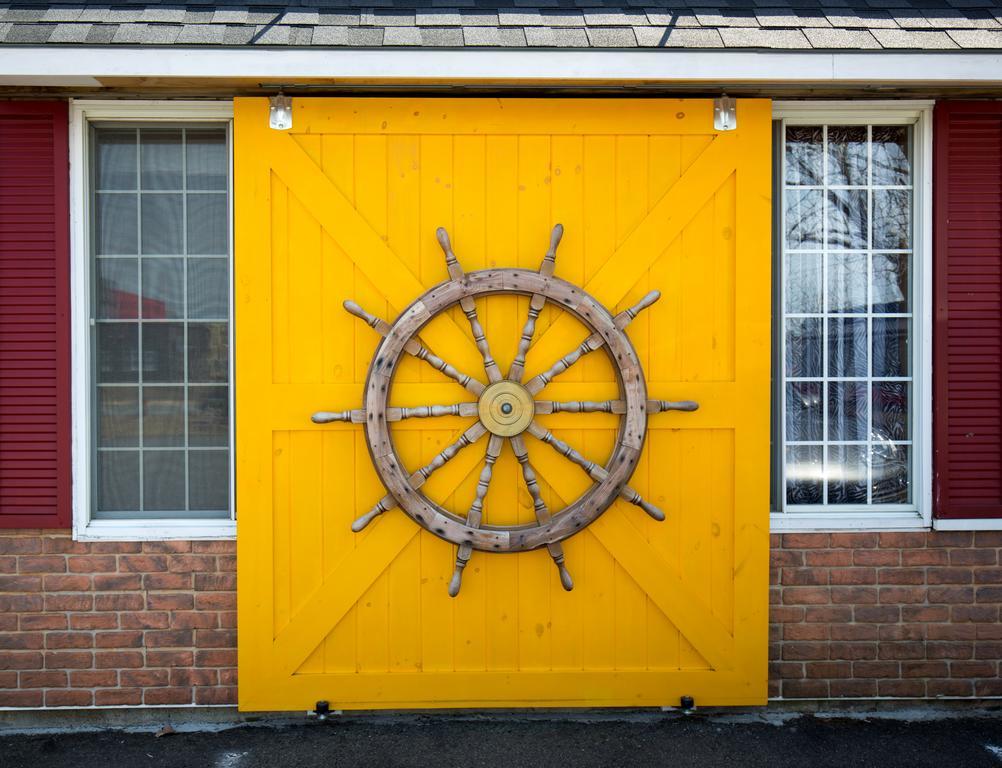 Wheelhouse Motel Lunenburg Exteriör bild