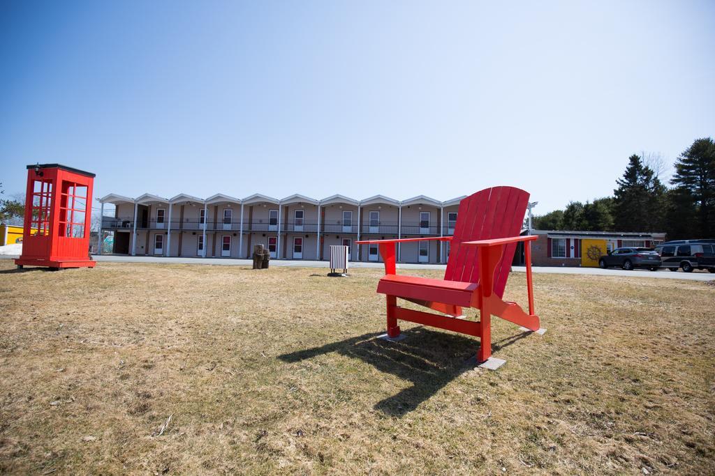 Wheelhouse Motel Lunenburg Exteriör bild