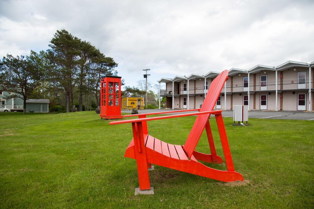Wheelhouse Motel Lunenburg Exteriör bild