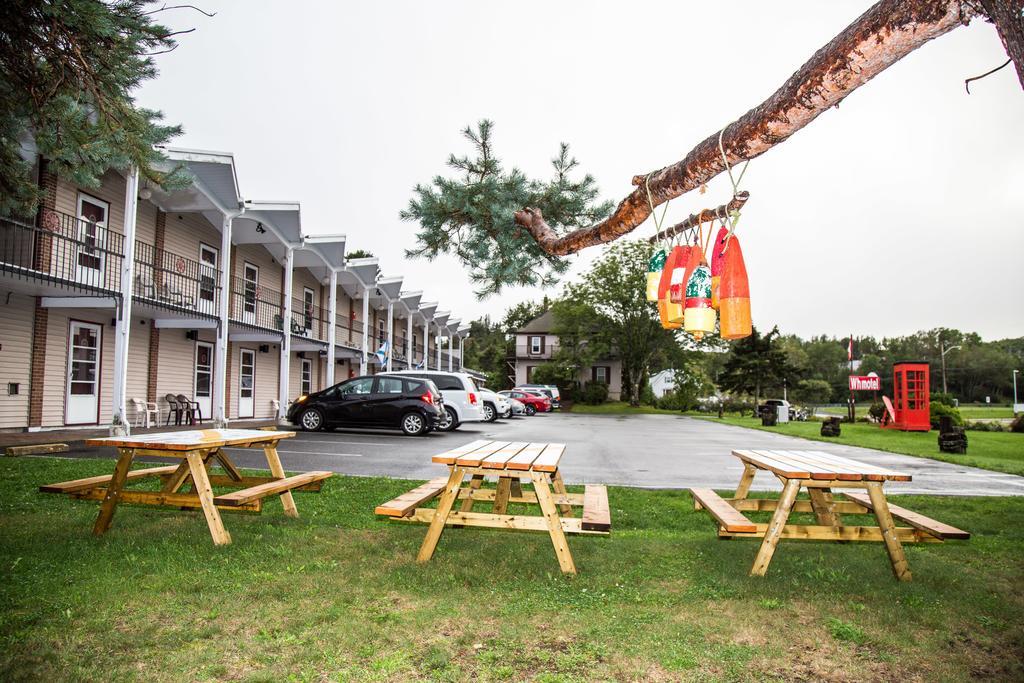 Wheelhouse Motel Lunenburg Exteriör bild