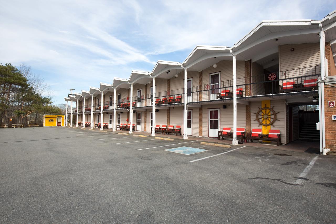 Wheelhouse Motel Lunenburg Exteriör bild